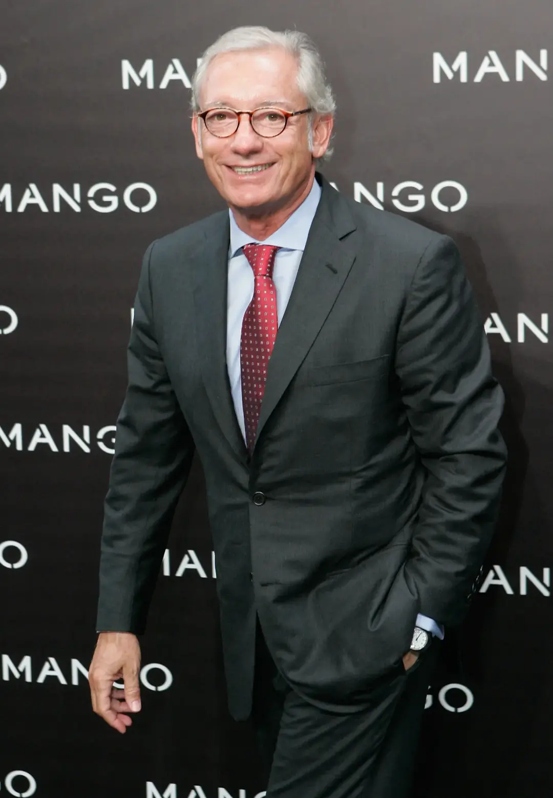 www.haiwaiwai.com45 Billionaire Falls Off Cliff to Death with Son ...